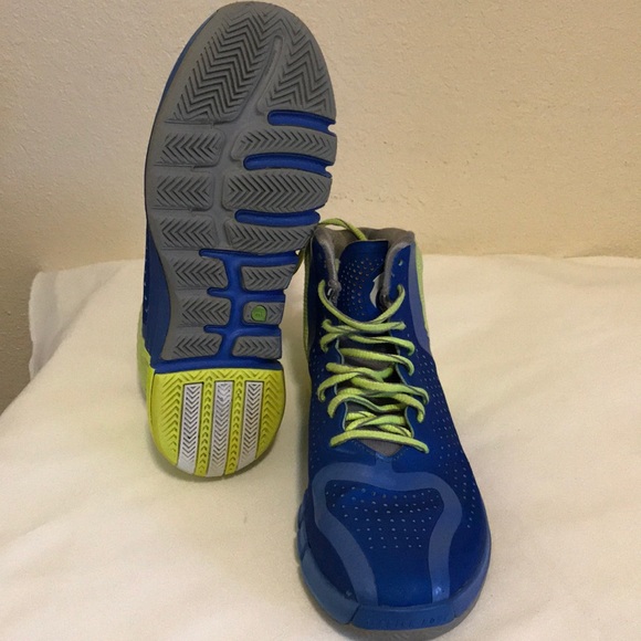 Derrick Rose size 6.5. - Picture 4 of 5